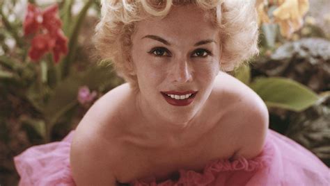 20 Hottest Eva Gabor Photos that Spotlight Her Striking Beauty。